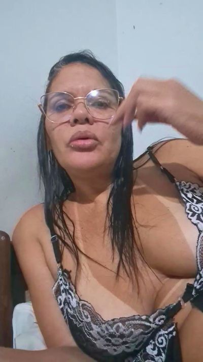 LirioBr live cam on Cam4