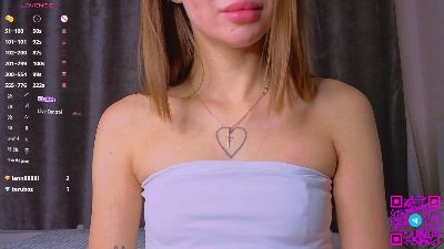 LitellyBella live cam on Cam4