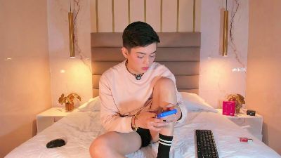 LittleMaxi_ live cam on Cam4