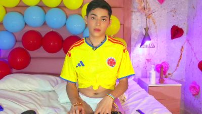 LittleMaxi_ live cam on Cam4