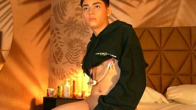 LittleMaxi_ live cam on Cam4