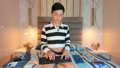 LittleMaxi_ live cam on Cam4