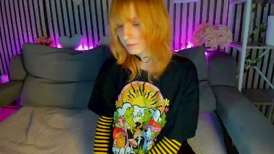 Little_Chips live cam on Cam4