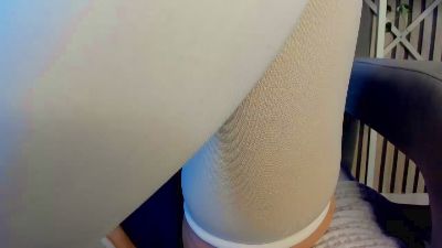 Little_Chips live cam on Cam4
