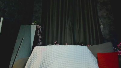 Little_Chips live cam on Cam4