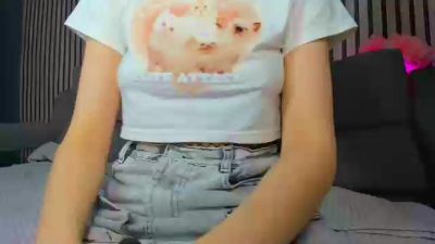 Little_Chips live cam on Cam4