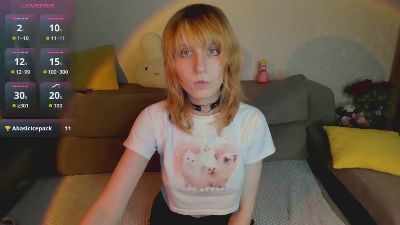 Little_Chips live cam on Cam4