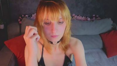 Little_Chips live cam on Cam4
