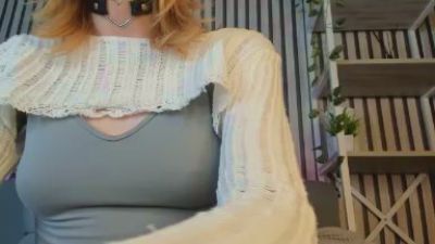 Little_Chips live cam on Cam4