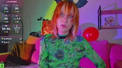 Little_Chips live cam on Cam4