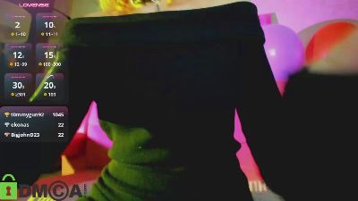 Little_Chips live cam on Cam4