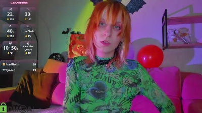 Little_Chips live cam on Cam4