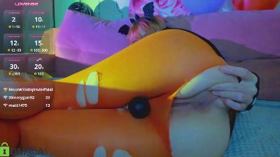 Little_Chips live cam on Cam4