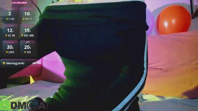 Little_Chips live cam on Cam4