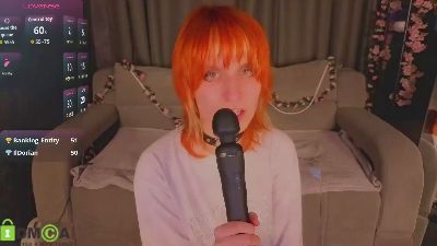 Little_Chips live cam on Cam4