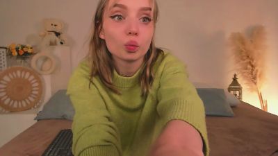 Little_Clare live cam on Cam4