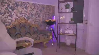 LittleeShy live cam on Cam4