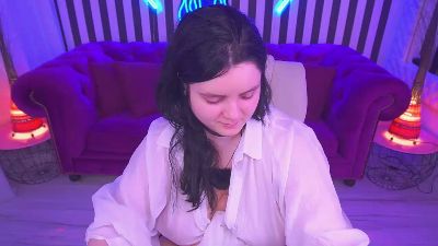 LittleeShy live cam on Cam4