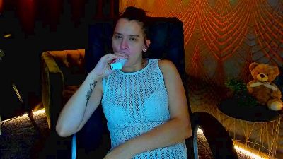 Livia_Shy live cam on Cam4