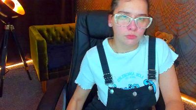 Livia_Shy live cam on Cam4