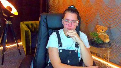 Livia_Shy live cam on Cam4