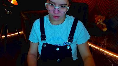 Livia_Shy live cam on Cam4