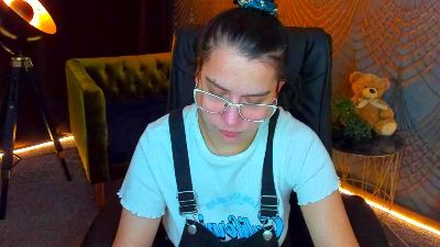 Livia_Shy live cam on Cam4
