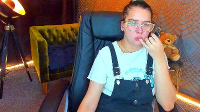 Livia_Shy live cam on Cam4