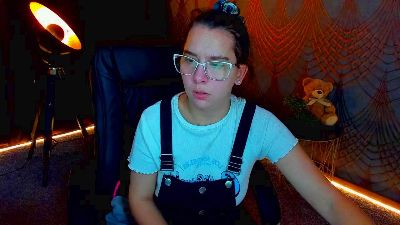Livia_Shy live cam on Cam4