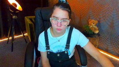 Livia_Shy live cam on Cam4