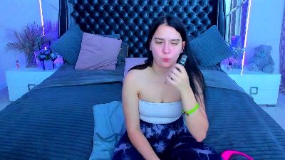 Livia_Shy live cam on Cam4