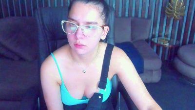 Livia_Shy live cam on Cam4