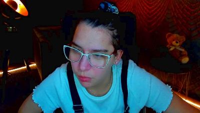 Livia_Shy live cam on Cam4