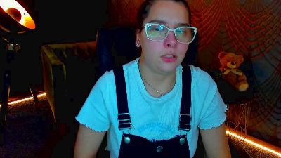 Livia_Shy live cam on Cam4