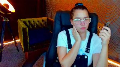Livia_Shy live cam on Cam4