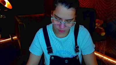 Livia_Shy live cam on Cam4