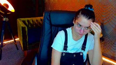 Livia_Shy live cam on Cam4