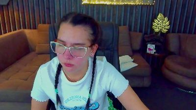 Livia_Shy live cam on Cam4
