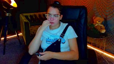 Livia_Shy live cam on Cam4