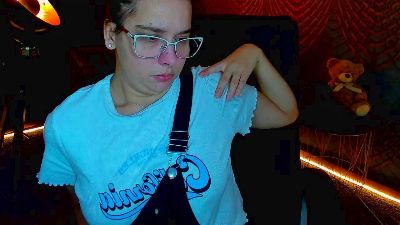 Livia_Shy live cam on Cam4