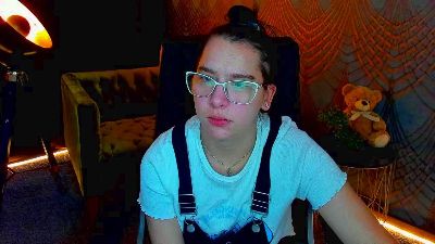 Livia_Shy live cam on Cam4