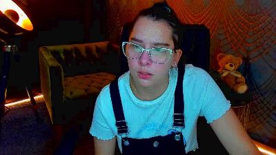 Livia_Shy live cam on Cam4