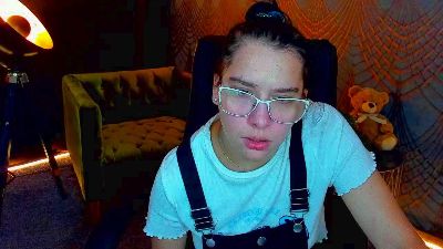 Livia_Shy live cam on Cam4