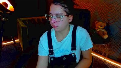Livia_Shy live cam on Cam4