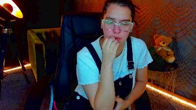 Livia_Shy live cam on Cam4