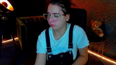 Livia_Shy live cam on Cam4