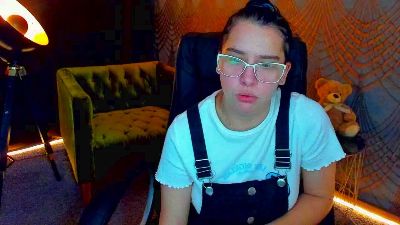 Livia_Shy live cam on Cam4