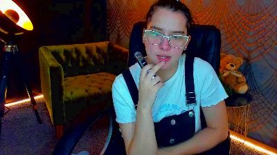 Livia_Shy live cam on Cam4