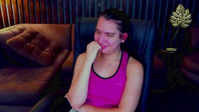 Livia_Shy live cam on Cam4