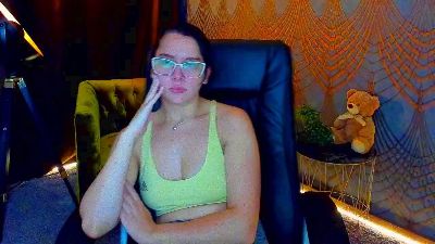 Livia_Shy live cam on Cam4